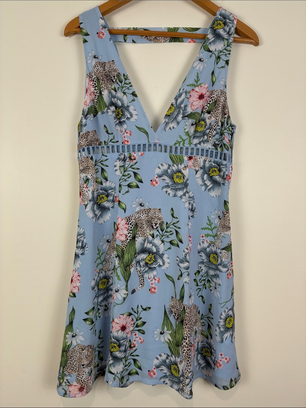 NWT H&M Divided Light Blue Floral & Leopard V-Neck Dress Women’s 10 Cutout Waist
